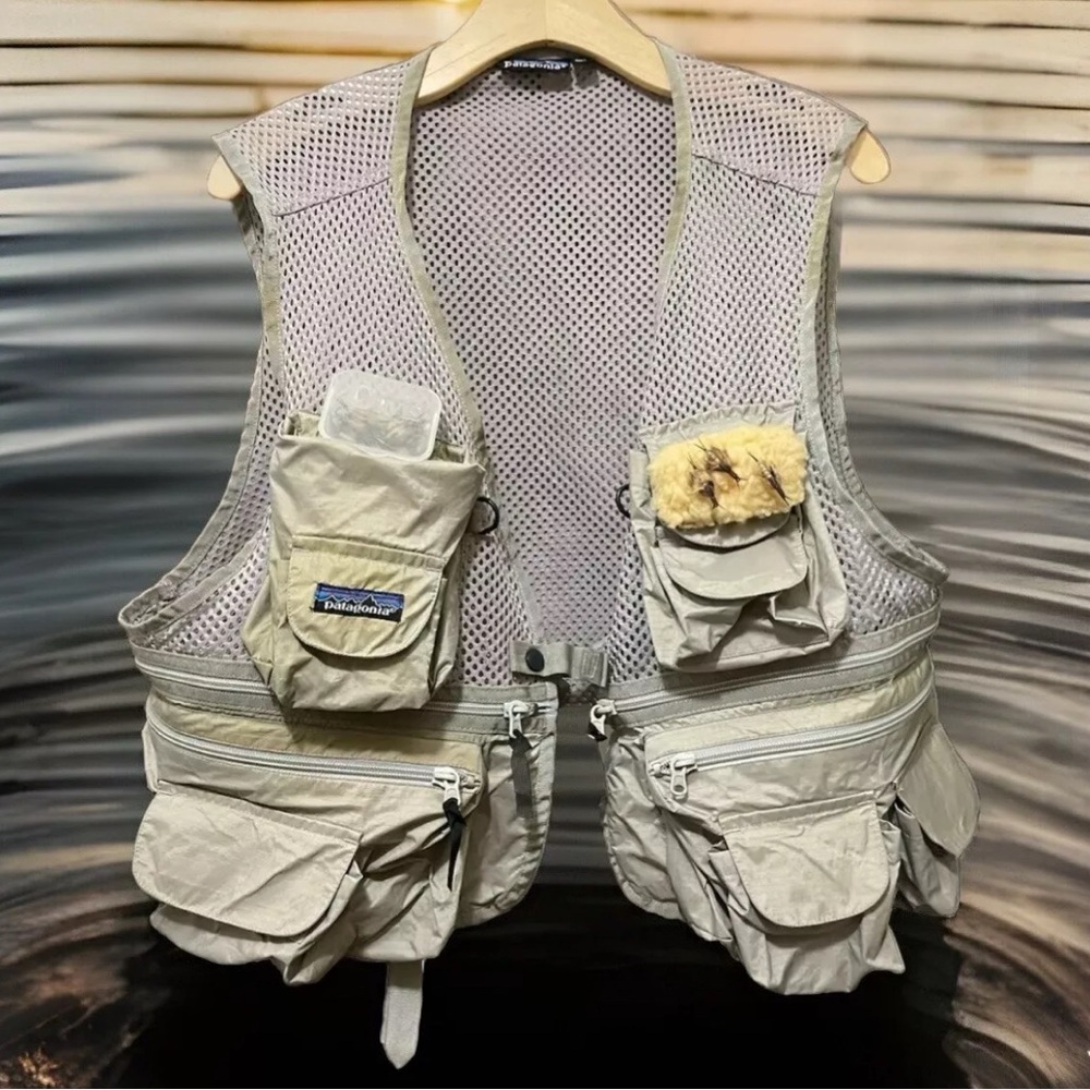 Vintage Patagonia Fly Fishing Vest Khaki Gray Mesh Ripstop Pockets w/ Flies